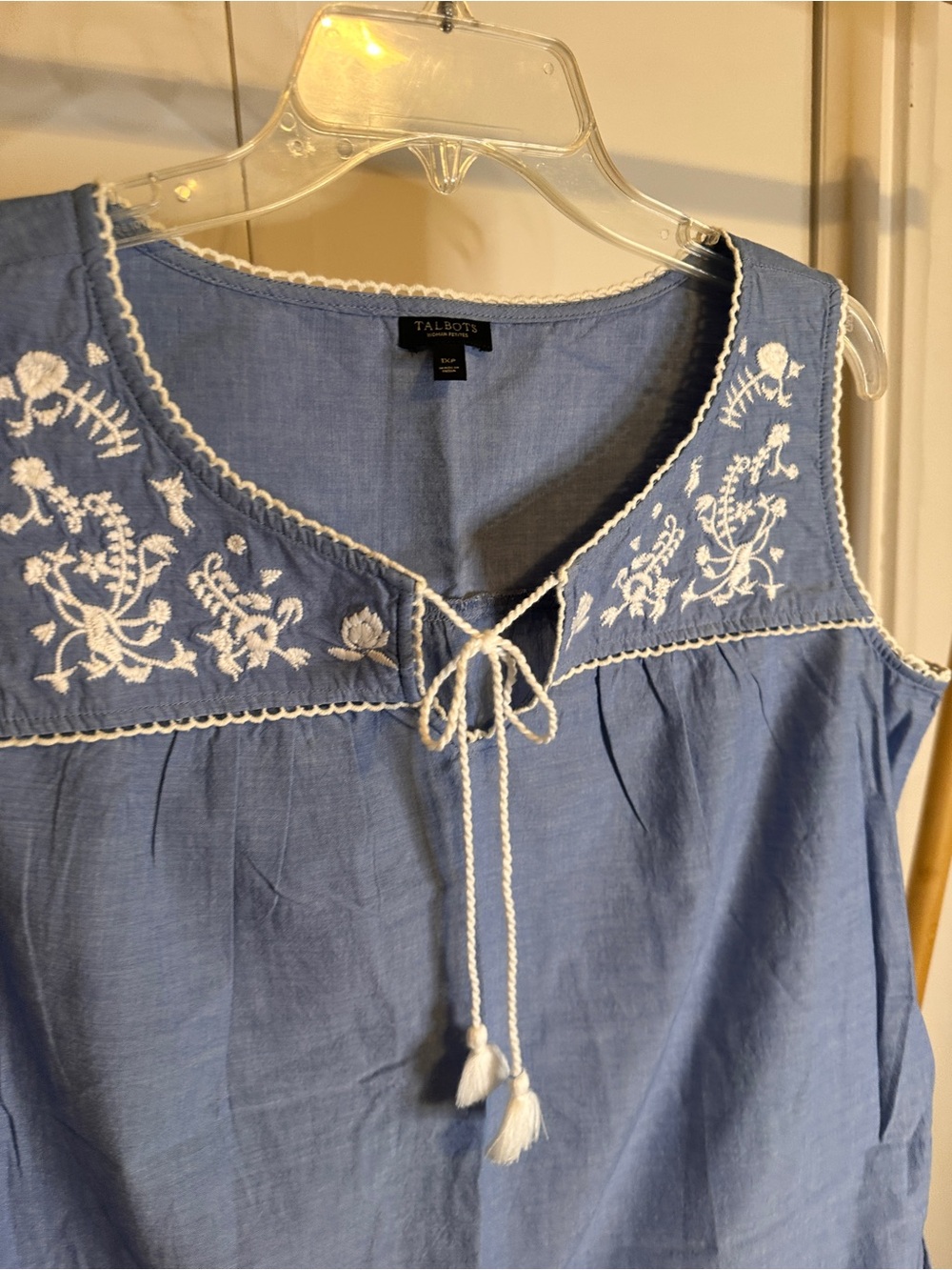 Talbots Light Blue‎ Sleeveless Embroidered Tie-Front Tank xlp - Picture 2 of 12